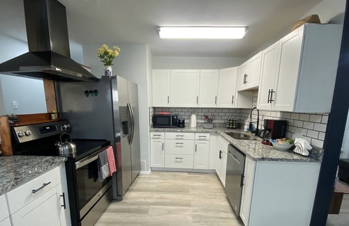 Abilene House | Renovated,Comfy&Spacious, LR, full kitchen, den, easy access to Univ.& interests