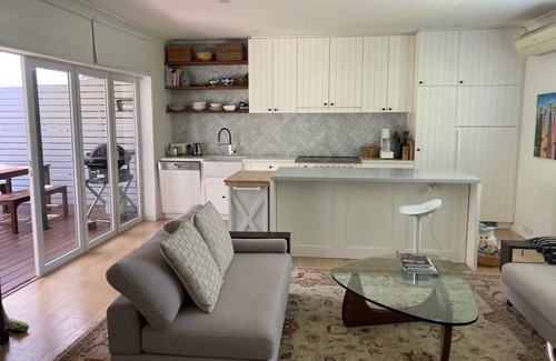 Avalon Beach House | Renovated duplex cottage in delightful Avalon Beach