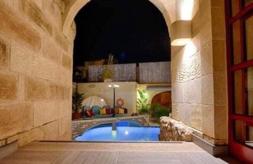 Nadur Villa | Renovated Farmhouse with Pool, Jacuzzi, Gym in the Village Centre