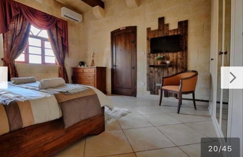 Nadur Villa | Renovated Farmhouse with Pool, Jacuzzi, Gym in the Village Centre