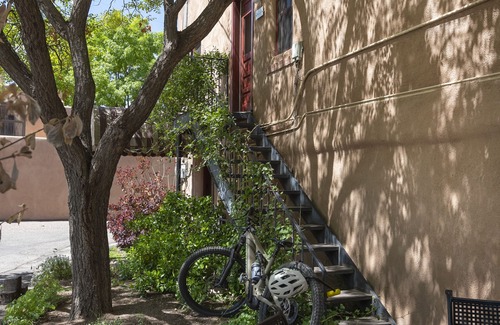 Downtown Santa Fe Apartment | Renovated Loft steps from Santa Fe Plaza, Canyon Road & Railyard District