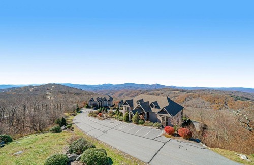 Sugar Mountain Apartment | Reserve 13B
