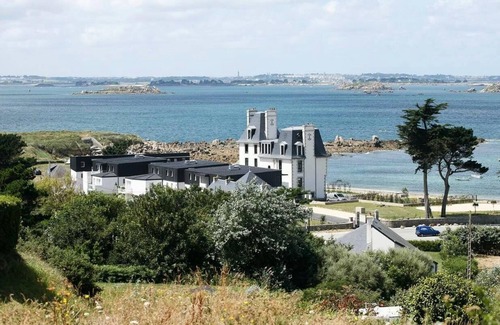 Plougasnou Apartment | Residence Odalys Le Domaine Des Roches Jaunes - 4 Rooms 8 People