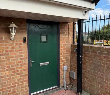 Blyth House | ResiLets - Berwick House - Large 4 Bed Townhouse - Contractor stays