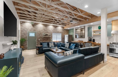 Stockton Hotel | Resort: 34 BRs, 95 Beds & 5 Stunning Event Spaces
