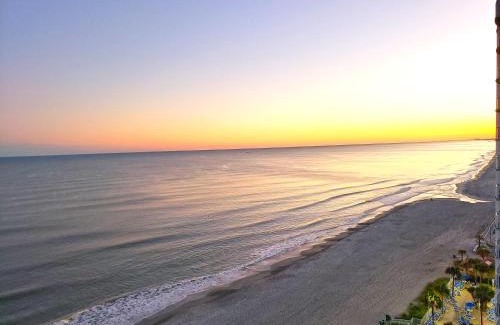 Downtown Myrtle Beach Apartment | Resort condo w fire pit & balcony