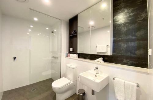 Chatswood CBD Apartment | Resort Style 1 BD with Parking in the heart of Chatswood