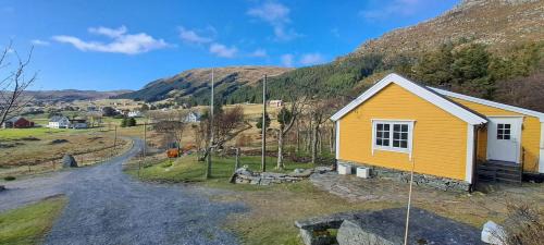Vagsoy House | Restaureret Gårdshus Ved Havet I Kvalheim