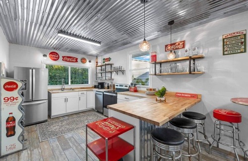 Biggar Apartment | Retro-Chic Poolside Suite 2BR Getaway