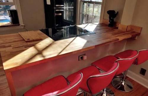 East Raleigh House | Retro Retreat | 2BR + King Bed, Porch & Fire Pit