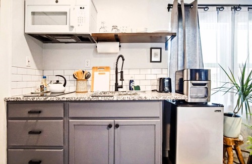 Central Oklahoma City Apartment | Retro Studio Huge Shower 3min-asian Dist