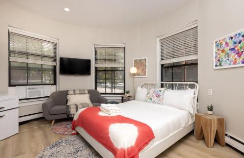 Prudential - St. Botolph Apartment | Retro Studio on Quiet Street