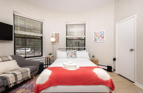 Prudential - St. Botolph Apartment | Retro Studio on Quiet Street