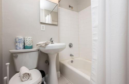 Prudential - St. Botolph Apartment | Retro Studio on Quiet Street