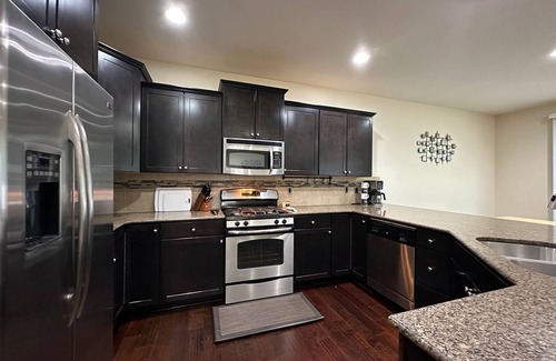 Mill Creek House | Reunion Villa: For relocation, fenced yard, main floor w BR and full bath. 30+N