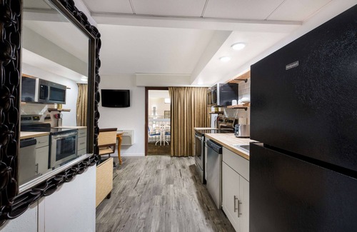 Minot Hotel | Revel Hotel Minot, SureStay Collection by Best Western