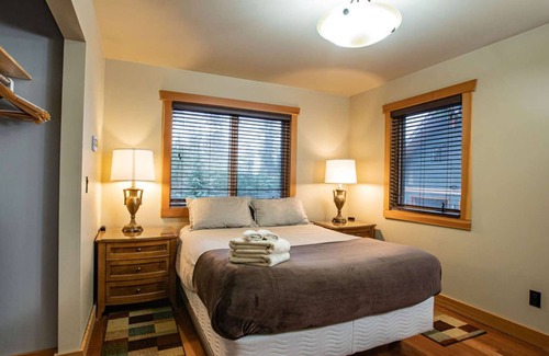 Revelstoke House | Revelstoke - Begbie Snug