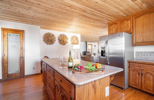Doyle Cabin | Reverie Ranch @ Gold Mountain 136 Acre w/Lakeview & Nat'l Forest Access, Remote