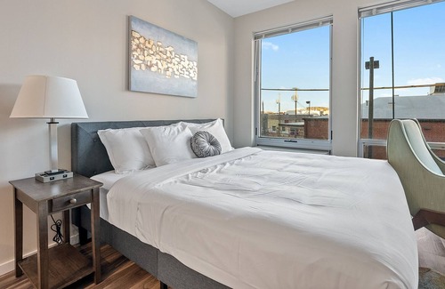 Crossroads Arts District Condo | Revitalize Your Relationship with a Serene Couples Getaway 333
