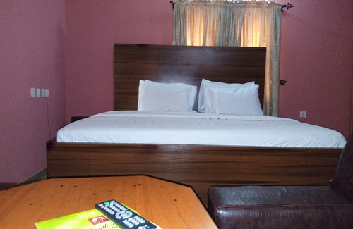 Oshodi-Isolo Hotel | Richanthonio Suites