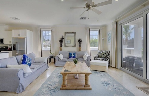 Palm Cay Villa | Right on the Beach | Private Garden | Family Friendly | Grill