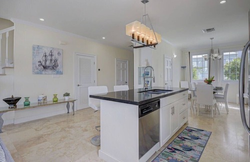Palm Cay Villa | Right on the Beach | Private Garden | Family Friendly | Grill