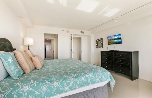South Padre Island House | Rise & shine in paradise! Stylish Bayview condo beachfront resort shared pools &jacuzzi