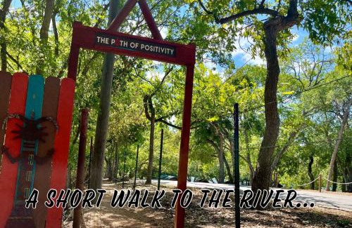 New Braunfels House | Rising Moon - Tipi 8