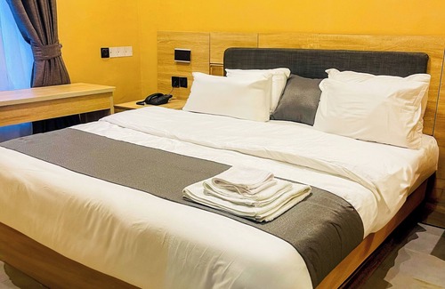 Lagos Bed & Breakfast | Riu Hyatt Hotel and Suites