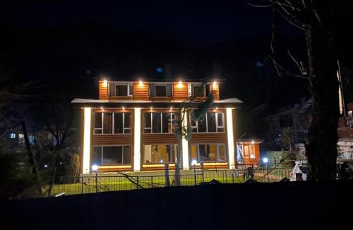 Laripora Hotel | RIVER EDGE