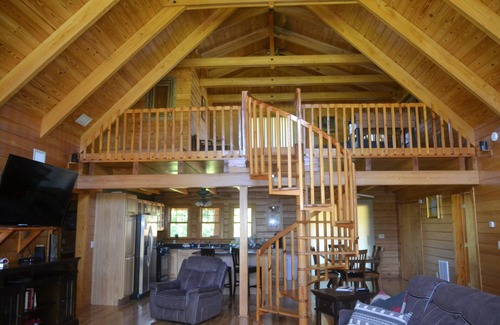 Franklin Ski Chalet | RIVER FRONT Log CABIN - Fishing, Floating, and Fire Pit