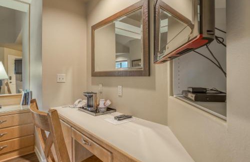 Century West House | River Ridge 421B - Meredith Lodging