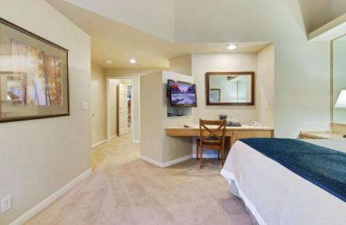 Century West House | River Ridge 428B - Meredith Lodging