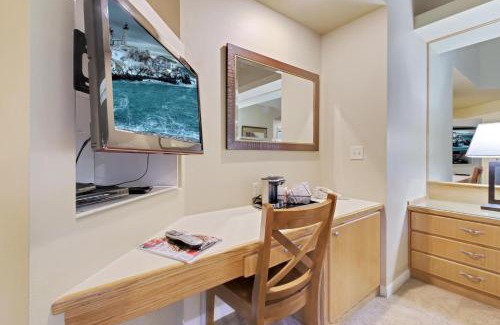 Century West House | River Ridge 428B - Meredith Lodging