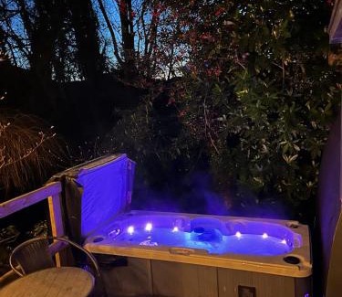 Taicynhaeaf Apartment | River Side Cabin with Hot tub Snowdonia