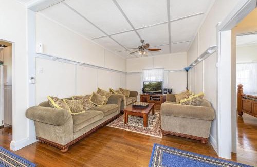 Maclean House | River View Cottage