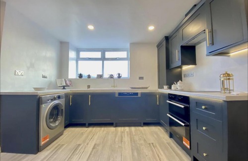 Spalding Apartment | River View Cottage by Bella Homes
