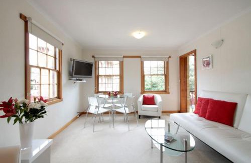 Battery Point Apartment | River View on Secheron - A Cosy Battery Point Haven