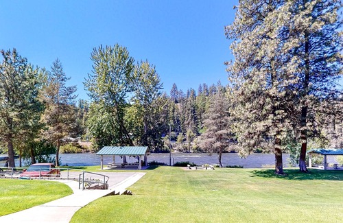 Peshastin Condo | Riverfront Ground-Floor Condo w/Free WiFi, Private Patio, near Wenatchee River!
