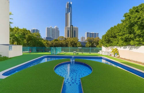 Surfers Paradise Apartment | Riverside Retreat in the Heart of Surfers Paradise-2BR Apartment Pool & Marina