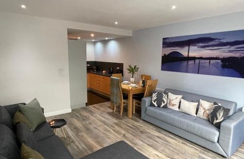 North West Apartment | Riverside West End Apartment