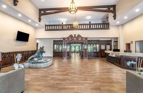 Rockford Hotel | Riverview Inn & Suites, Ascend Hotel Collection