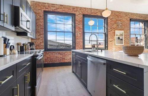 Arts/Warehouse District House | Roami at The Lola Near Bourbon St 3BR #52