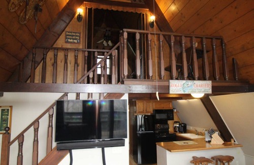 Burnsville Ski Chalet | 🌲Roaring Fork Chalet: MTN View, Hiking, Waterfalls, Trails - Dog Friendly!🐕🦺