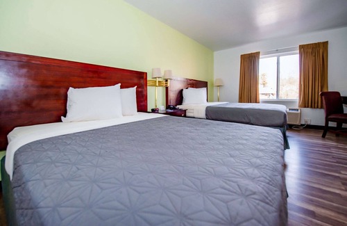 Rustic Hills Hotel | Rodeway Inn Central Colorado Springs