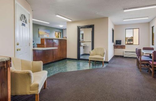 East Dublin Hotel | Rodeway Inn & Suites