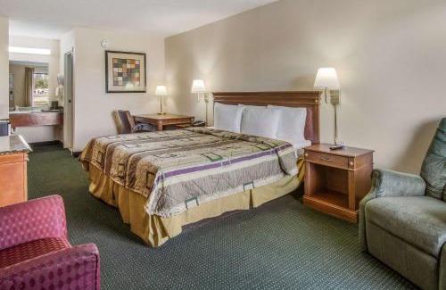 East Dublin Hotel | Rodeway Inn & Suites