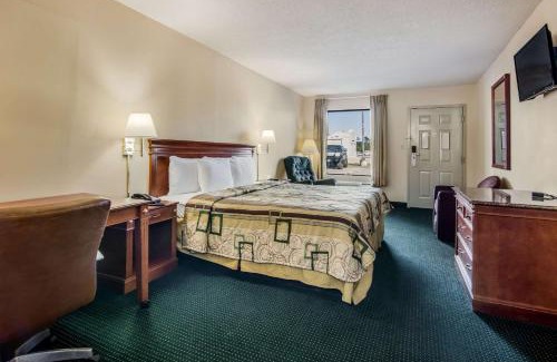 East Dublin Hotel | Rodeway Inn & Suites