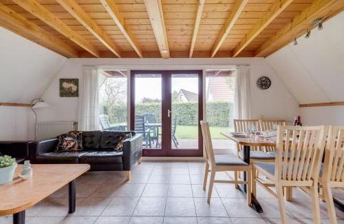 Zwiggelte House | Roerdomp I Vrijstaande Bungalow met Buiten Zitjes