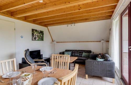 Zwiggelte House | Roerdomp I Vrijstaande Bungalow met Buiten Zitjes